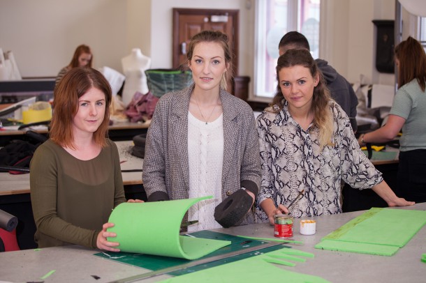 A CLOSE ENCOUNTER WITH GIANT PUPPETS FOR STUDENTS